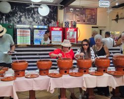 Feijoada do Bola: uma tarde de muito sabor e samba na Lapa